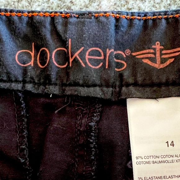 Dockers Black Twill Cargo Shorts - Picture 2 of 13
